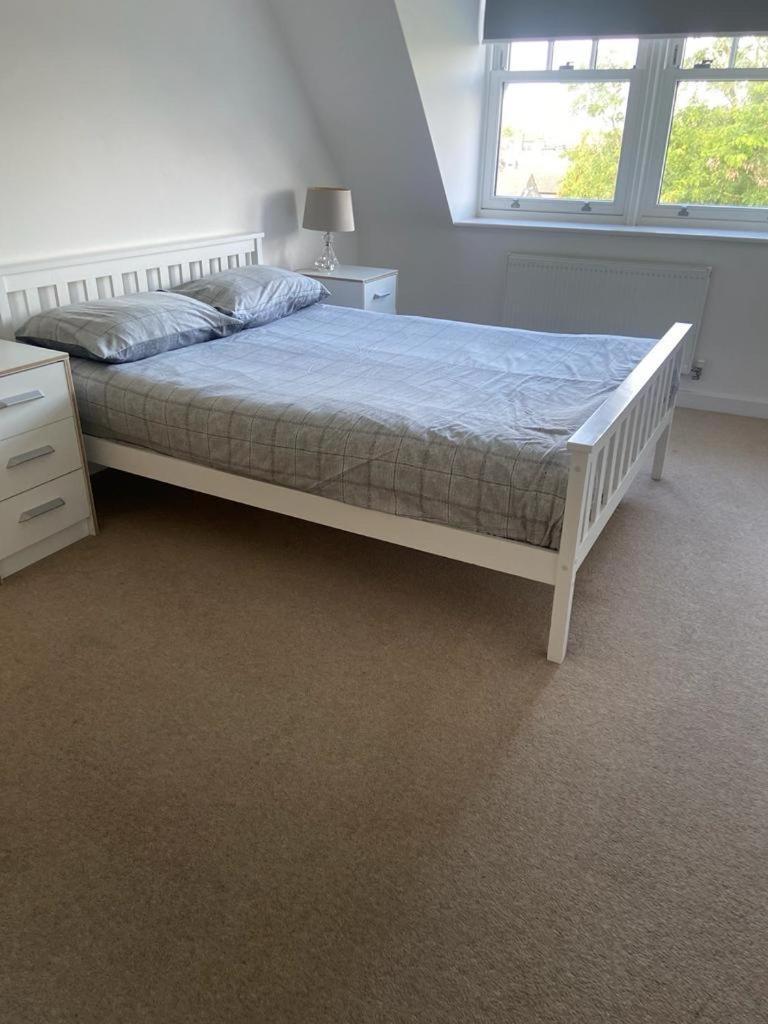 Lovely 2-Bed Flat With Well Equipped Kitchen Appartement Ealing Buitenkant foto